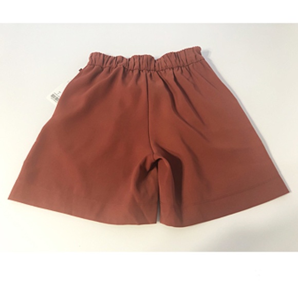 Lululemon Noir Short 5.5" Wrinkle-free Shorts - Picture 7 of 7